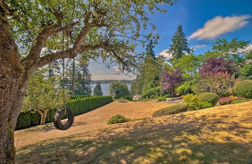 Lake Stevens Cottage | Spacious Lake Stevens Home w/Fire Pit, Patio