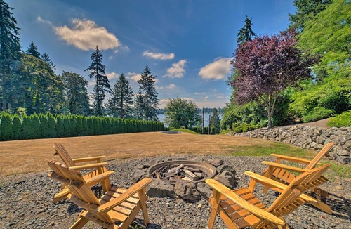 Lake Stevens Cottage | Spacious Lake Stevens Home w/Fire Pit, Patio