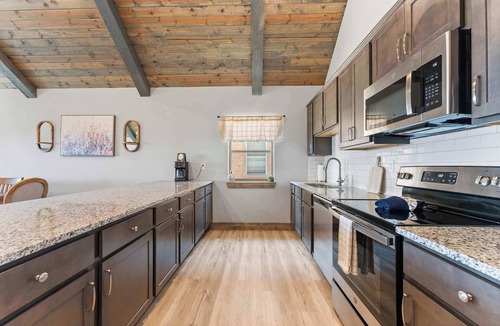 Table Rock Cabin | Spacious Lake View Cabin!