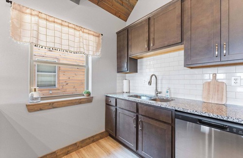 Table Rock Cabin | Spacious Lake View Cabin!