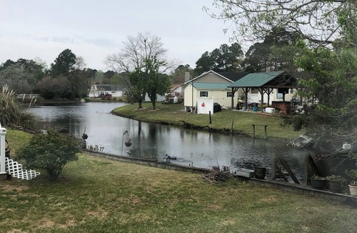 Red Hill House | Spacious lake view house in Conway, Myrtle Beach area