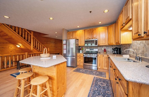 McHenry House | Spacious Lake Villa w/Woodsy Charm