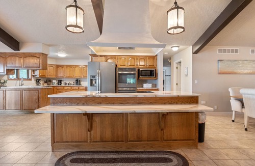 Climax Springs House | Spacious Lakefront Retreat 6BR, 7BA Private Dock Perfect for Family Reunions