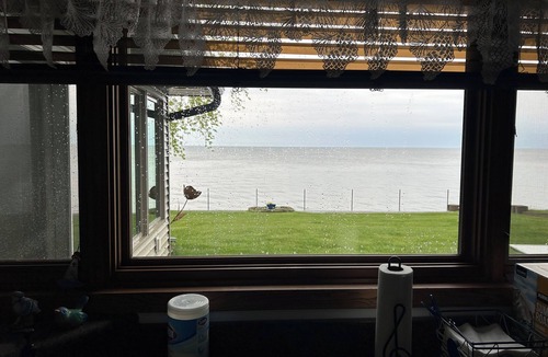 Luxemburg House | Spacious, Lakefront 2-bedroom/2-bath house 30 min to Lambeau Field w/Futon in LR