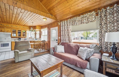Greenbush Apartment | Spacious Lakefront Cottage w/AC