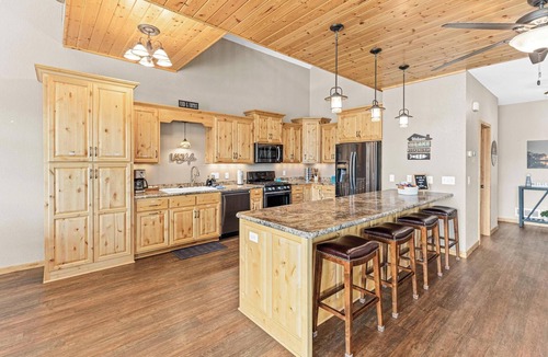 Lindstrom Cabin | Spacious Lakefront|Multi-generational|GAMEROOM