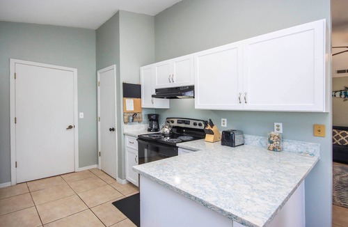 North Fort Myers House | Spacious lakefront pool home in North Fort Myers - Horizon Oasis