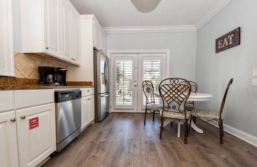 Destin House | Spacious Lakefront Retreat w/Pool and Beach Access! 🏖️