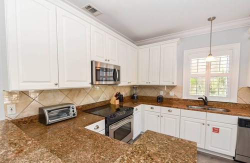 Destin House | Spacious Lakefront Retreat w/Pool and Beach Access! 🏖️