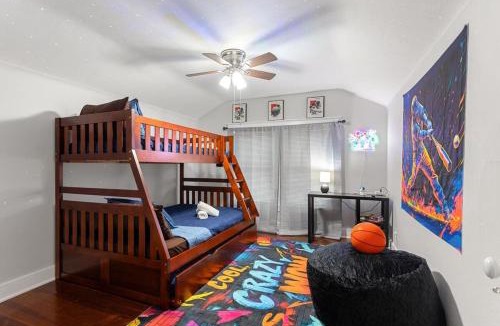 Lake Hamilton House | Spacious Lakefront 5BR home, Near Disney, Legoland