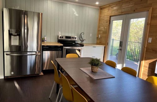 Lion's Head Cottage | Spacious Lakeside Cottage with Games Room and Firepit, Walking Distance to Beach and Marina, Lion's Head, Ontario