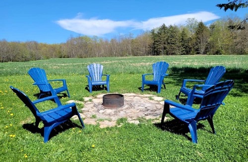 Lion's Head Cottage | Spacious Lakeside Cottage with Games Room and Firepit, Walking Distance to Beach and Marina, Lion's Head, Ontario