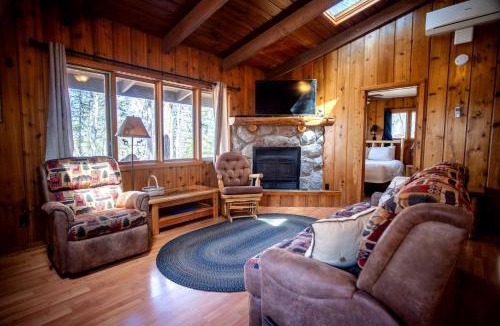 Babbitt House | Spacious Lakeview Cabin with Large Deck & Rock Fireplace Near Babbitt, Minnesota