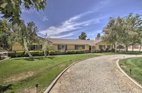 Lancaster House | Spacious Lancaster Family Ranch - BBQ & Patio