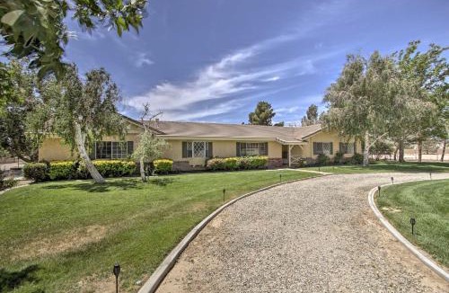 Lancaster House | Spacious Lancaster Family Ranch - BBQ & Patio
