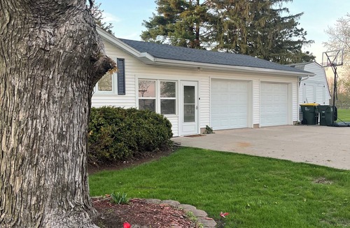Lancaster House | Spacious Lancaster Retreat 4 bed 2 bath -sleeps 11