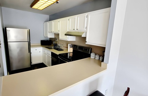 Elkins Park Condo | Spacious, large 1 bedroom condo in Chelbourne Plaza community!