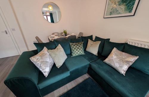 Northampton House | Spacious Large 4 Bed Contractor