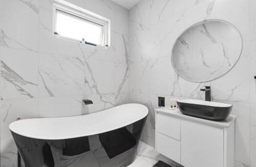 Lidcombe House | Spacious Lidcombe Lux mins to Sydney Olympic Park