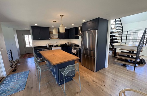 Tiverton House | Spacious Light-Filled Coast Retreat, 4BR/Sleeps 9, Near Beaches