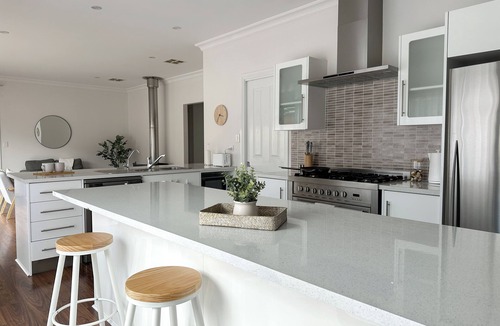 Littlehampton House | Spacious Littlehampton Lodge - 4 Bedroom Home with AC