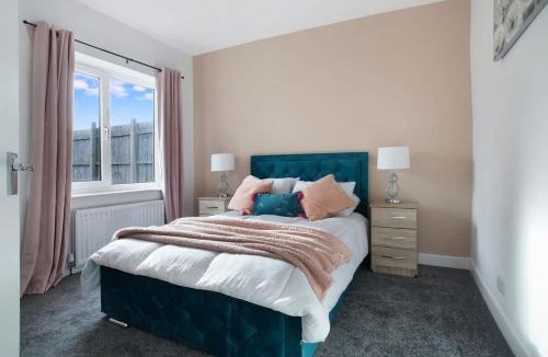 Horden Apartment | Spacious Living Room & Modern Comforts, Sleeps 4