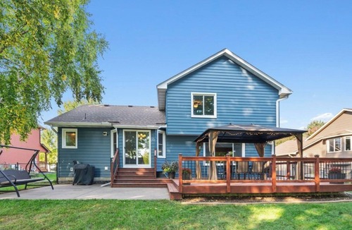 Lino Lakes House | Spacious LL bedroom in charming Lino Lakes—Perfect mid-term housing