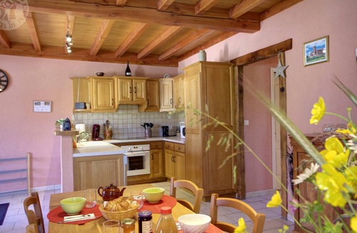 Saint-Romain-d'Urfe Cottage | Spacious lodging in nature with fireplace and outdoor activities