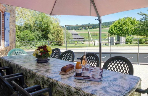 Saint-Romain-d'Urfe Cottage | Spacious lodging in nature with fireplace and outdoor activities