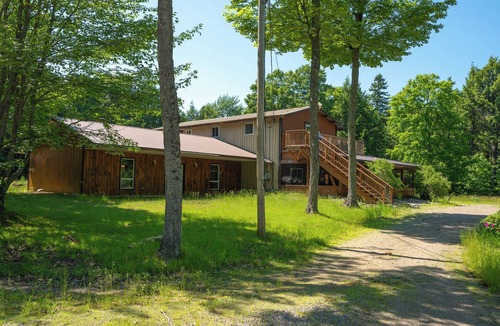 Madawaska House | Spacious Lodge @Madawaska |Ideal for Groups|Trails