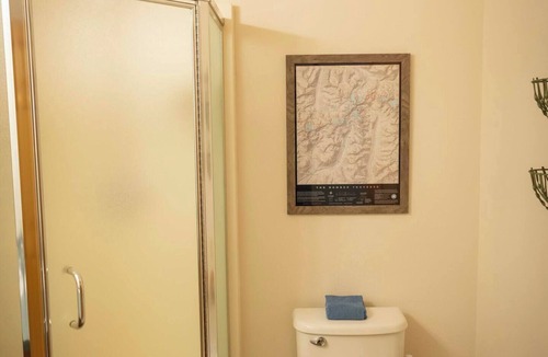 Fishhook Cabin | Spacious Lodge surrounded by trails at Government Peak