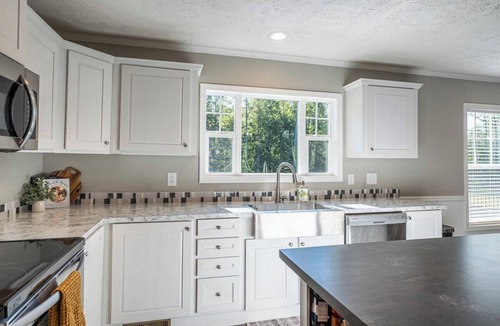 Wallingford House | Spacious Lodge w/Fire Pit & Hot Tub