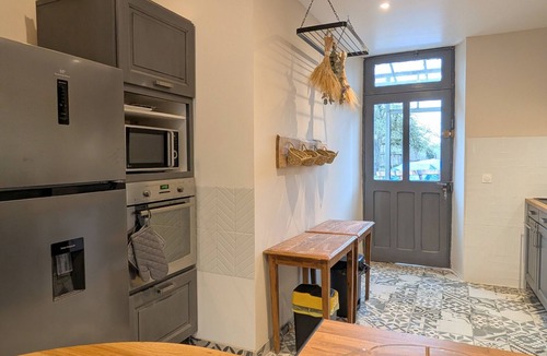 Baraize Cottage | Spacious lodging in Berry for 10 people with private garden