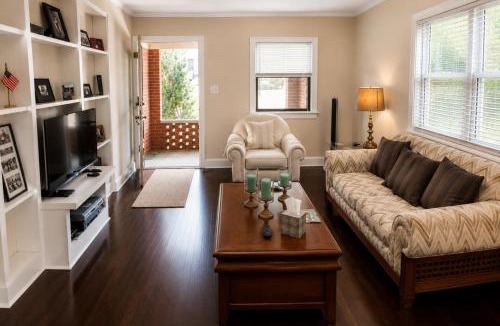 Milford House | Spacious Loft - 2 Queen Beds - Fast Wifi - Smart Tv