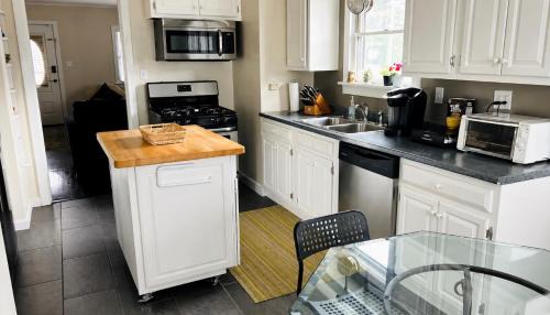 Milford House | Spacious Loft - 2 Queen Beds - Fast Wifi - Smart Tv
