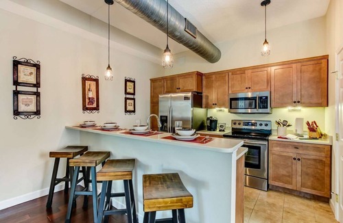 Springfield Condo | Spacious Loft for 2, near downtown Jax, Shared Backyard