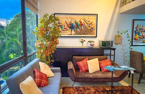 Forbes Park Condo | Spacious Loft in BGC with Golf and Sunset View