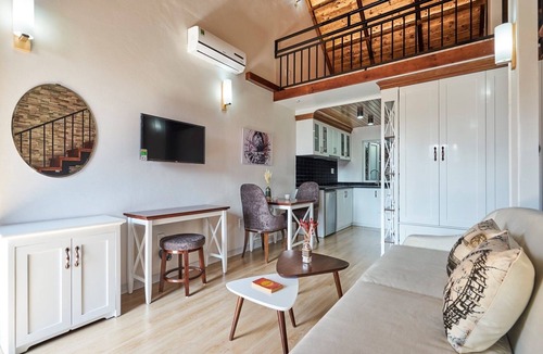 Bai Chay Apartment | Spacious Loft Studio for 3 – Cozy, Bright & Family-Run in Ha Long