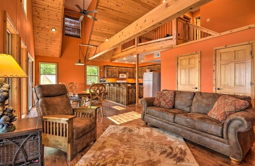 Eureka Springs Cabin | Spacious Log Cabin w/Fire Pit & Game Room!