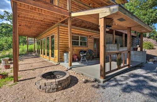 Eureka Springs House | Spacious Log Cabin w/Fire Pit & Game Room!