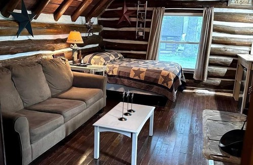 Markleysburg House | Spacious Log Cabin for an Unforgettable Family Adventure in Markleysburg, Pennsylvania
