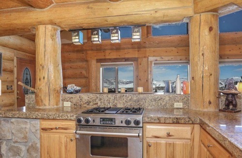 Innsbruck Val Moritz Ski Chalet | Spacious Log home, 3750 sqft. Mountain view, Hot tub, 4 min from Granby Ranch