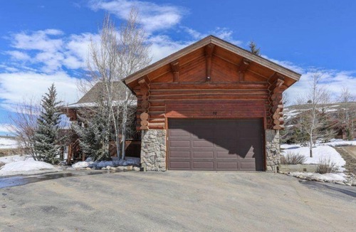 Innsbruck Val Moritz Ski Chalet | Spacious Log home, 3750 sqft. Mountain view, Hot tub, 4 min from Granby Ranch