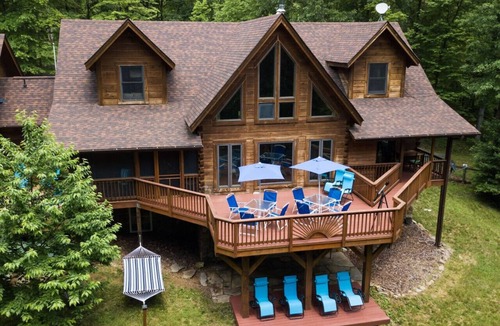 Millville Cabin | Spacious Log Villa 6700sf Hot tub-wine country-19ac