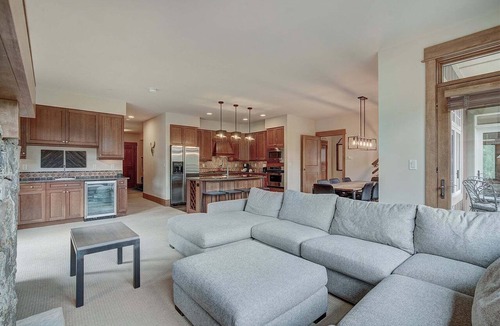 River Run Condo | Spacious Lone Eagle ski-in, ski-out 3BR condo w/ pool, hot tubs & mtn views!