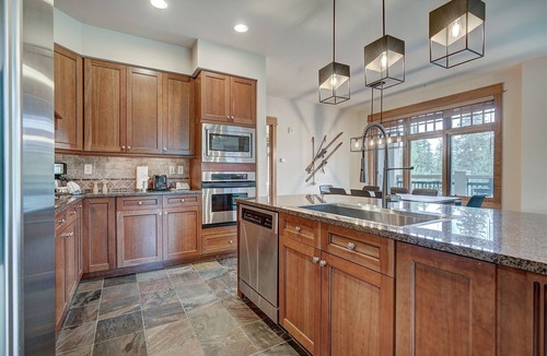 River Run Condo | Spacious Lone Eagle ski-in, ski-out 3BR condo w/ pool, hot tubs & mtn views!