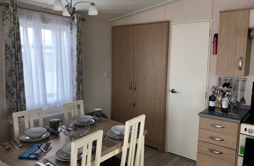 Lydd House | Spacious Lovely Holiday Home, New 2019 Caravan