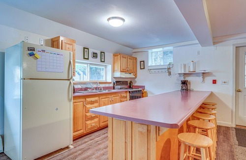 Ludlow Cottage | Spacious Ludlow Hideaway < 1 Mi to Okemo Mountain!
