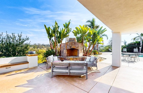 Encinitas House | Spacious & Luxurious Retreat w/Unforgettable Views, Private Pool-close to Hiking