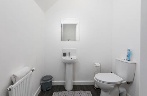 Hillsborough House | Spacious Luxurious Serviced Accommodation 4